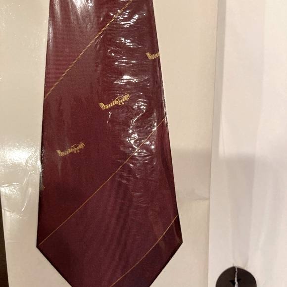 Brand New LouisVuitton airplanes printed tie - Picture 3 of 10